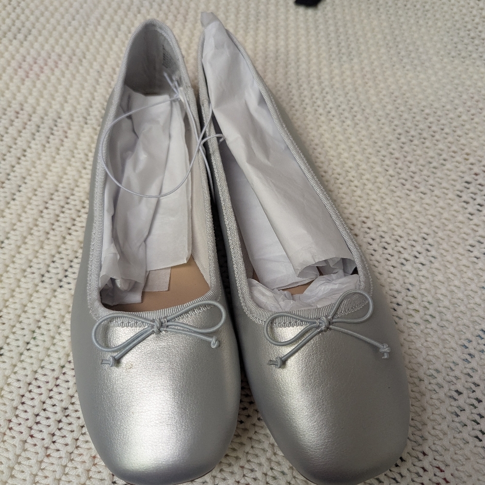 A New Day Jackie Flats Memory Foam Silver Size 7